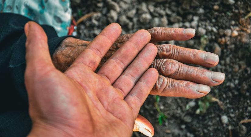 Emberségből egyes: ingyen dolgoztatta a hajléktalan férfit és a bőnyi rokonait sem engedte meglátogatni