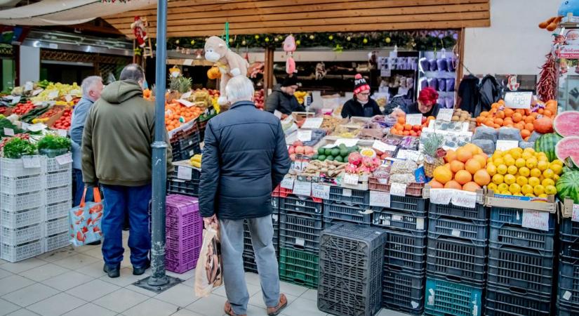 Ingyen és bérmentve is segít a Búza téri árus, ezen a standon vásárolnod sem kell, hogy valami hasznossal távozz