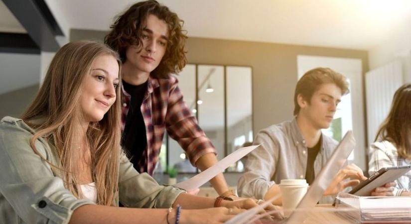 Jó hír érkezett az egyetemistáknak: nagyot emelkednek az ösztöndíjak