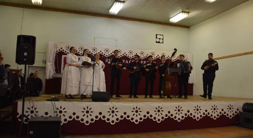 Prélót tartottak a csikériai faluházban – fotók