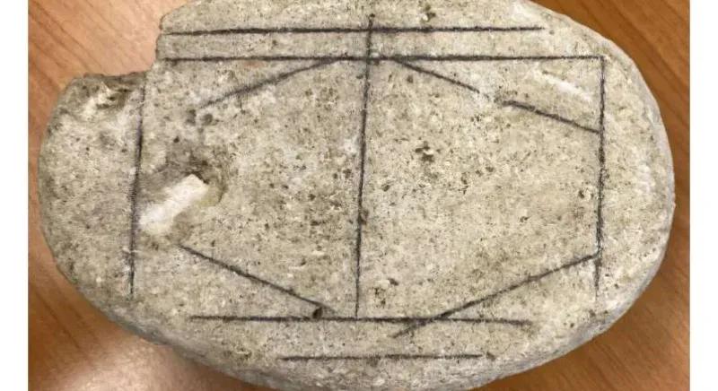 Mesterséges intelligenciával megfejtették, hogy hogyan játszhattak egy kőre vésett római kori társassal