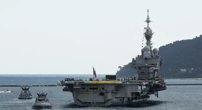 Iráni csapások: Franciaország kész megvédeni a Perzsa-öböl menti államokat