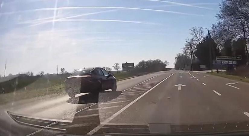 Brutális szabálytalanságot kaptak lencsevégre Mezőkövesdnél