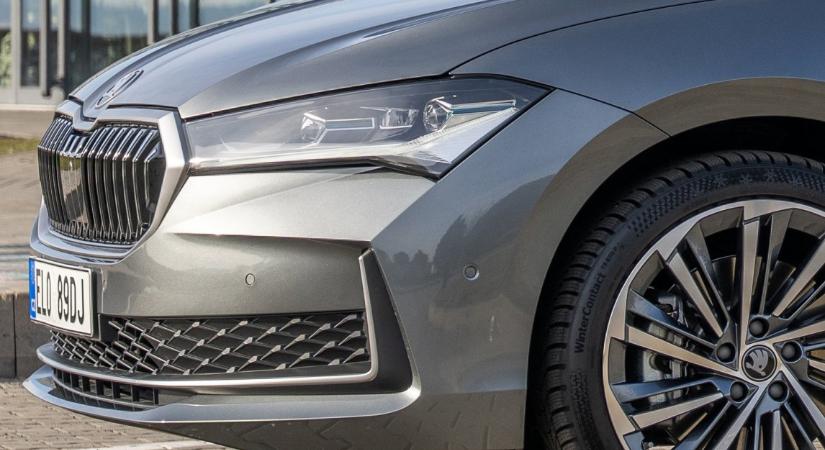 Benzinmotorral erősít a Škoda, nem is keveset