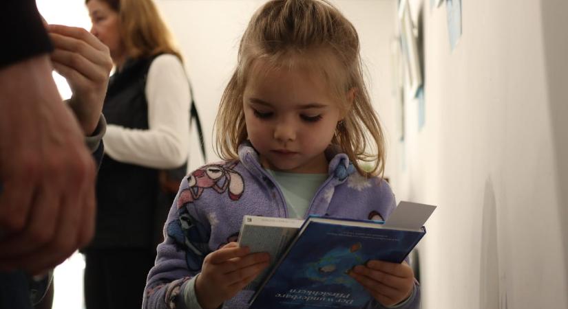 Mesekönyv született a svábok kitelepítésről