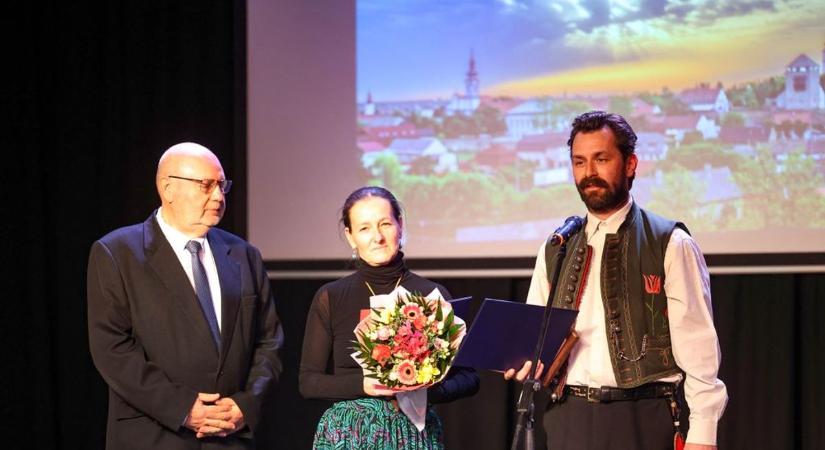 Díszpolgári címmel ismerték el az Appelshoffer házaspárt (videó)