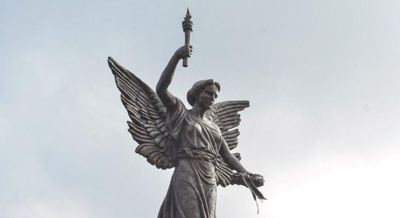 „Igazi áldás, percekig csak néztem!” – angyal szállt Eger fölé, fotókon a rendkívüli égi jelenség