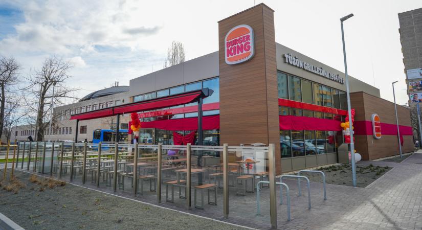 Új éttermet nyit az amerikai burgeróriás egy zéró kibocsátású épületben