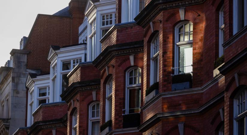 Két éve nem láttunk ilyet: nagyot esett a mutató, amire minden hiteles figyel Nagy-Britanniában