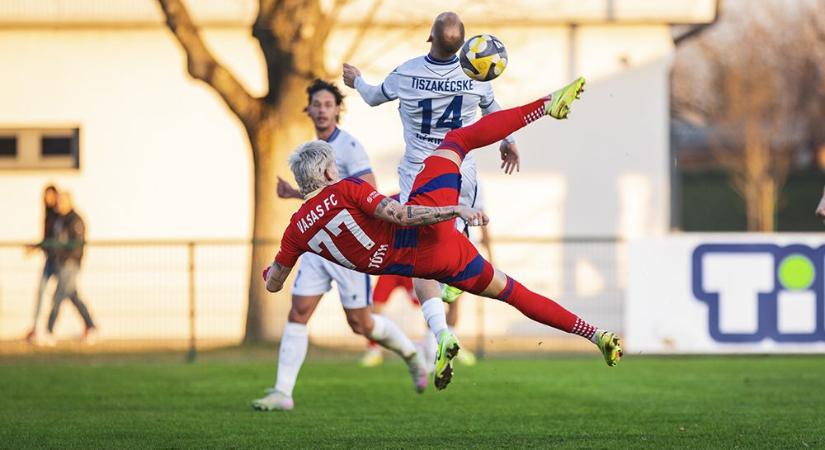Káprázatos: A Vasas támadója az év gólját lőhette volna, ha nincs a Vasas volt kapusa - videó