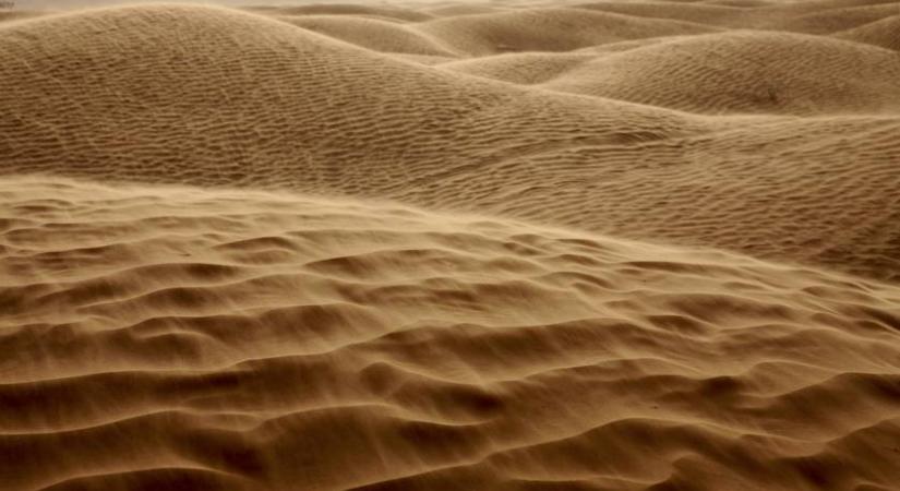 Sivatagi porfelhő Magyarország felett hétfőn: meglepő jelenségre figyelmeztetnek a meteorológusok