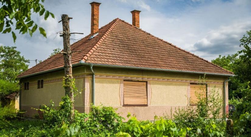 Kádár-kocka aranybánya Komárom-Esztergomban: egész utcák repítenek vissza a retró korszakba