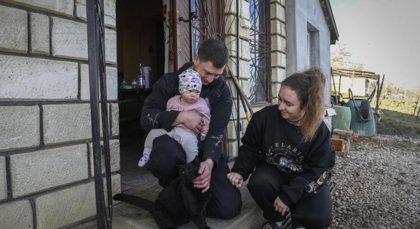 Végre hazatérhet a családjához Tatabányán a kislány, akit a kórházból nevelőszülőhöz vittek el úgy, hogy az anyának erről senki nem szólt