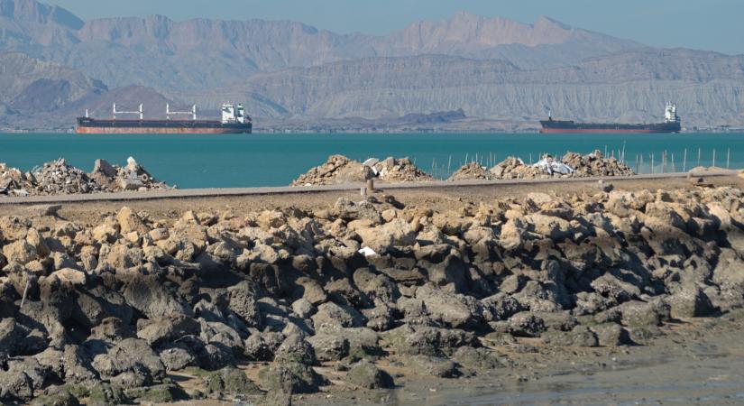 Olajsokk a Hormuzi-szorosban: Ázsia fizetheti meg az Irán elleni támadás árát
