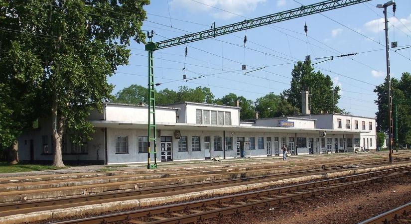 Több vasútállomást is átépítenek a katonai közlekedés miatt, Fejért is érinti
