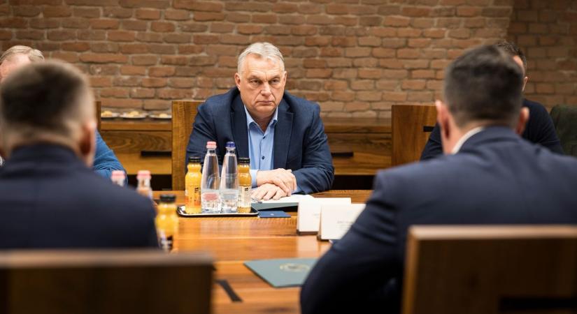 Színjátékot űz Magyar Péter, mondja Orbán Viktor a Tisza párt elnökének leveléről – videó