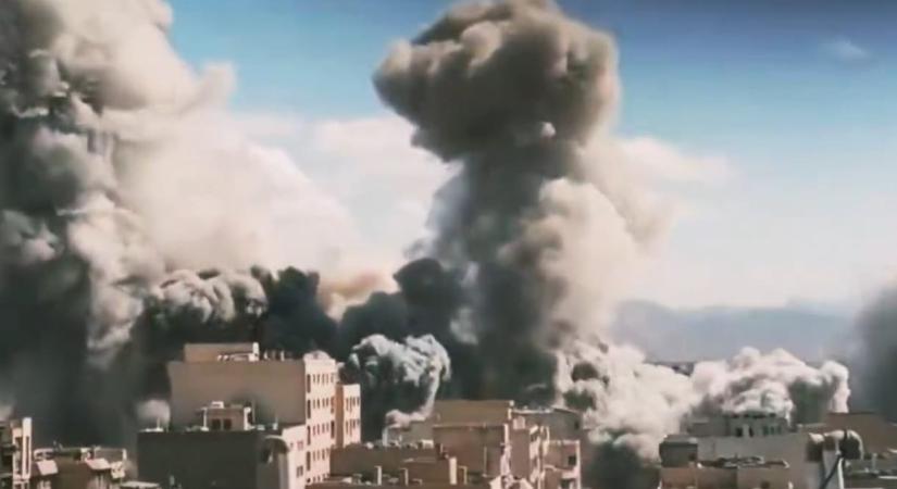 Videón, ahogy az izraeli légierő Teherán belvárosát bombázza