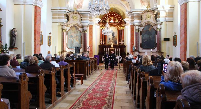 Nagyböjti egyházzenei áhítat az ipolysági plébániatemplomban