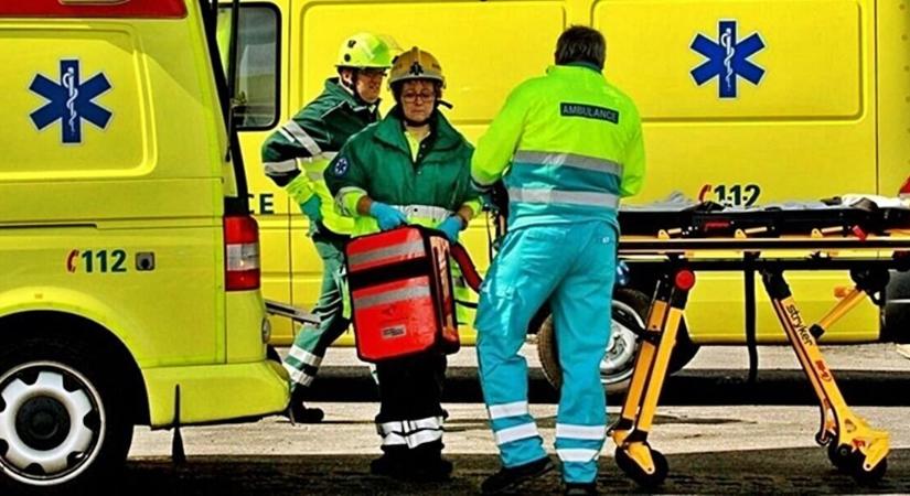 Sokkoló hír: Feszítővágóval mentették a roncsba szorultakat az 5411-esen