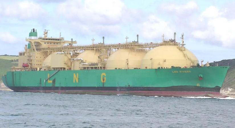 Találat érte a világ egyik legnagyobb olajfinomítóját, kitört az olajpánik