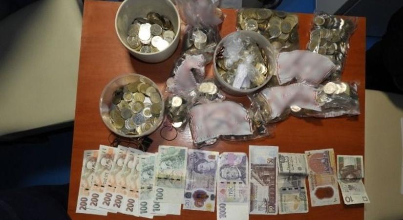 Hihetetlen: buszfordultával váltott valutát egy zalai férfi