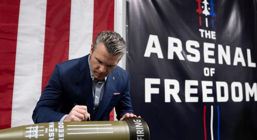 Bárkit, aki amerikaiakat öl vagy fenyeget, az Egyesült Államok „bocsánatkérés és habozás nélkül” levadássza – megszólalt az amerikai hadügyminiszter