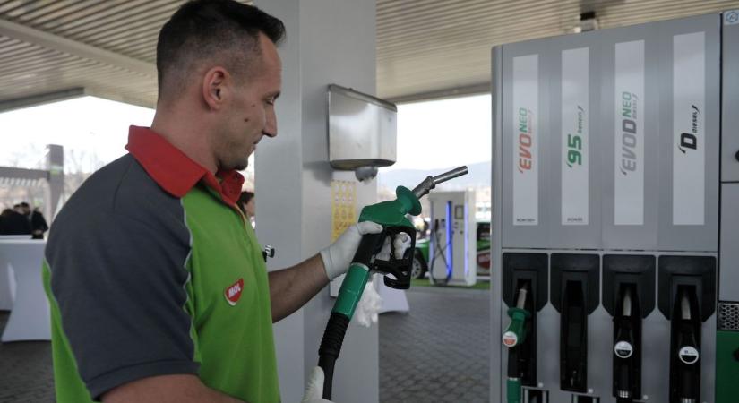 Bejelentés: keddtől már ennyibe kerül az üzemanyag