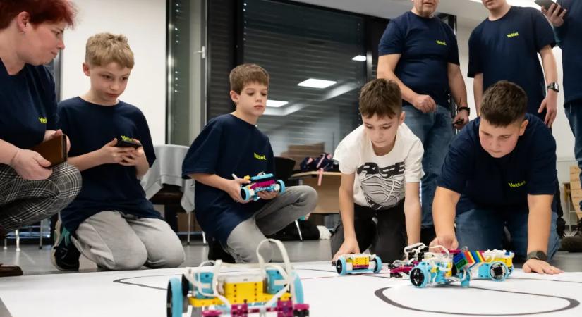 A tanárok is csodálkoznak, mennyire lelkesíti a diákjaikat a robotika
