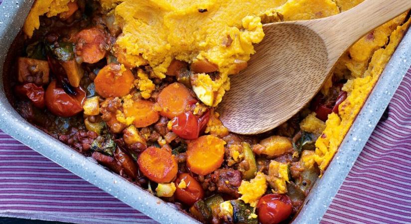 Zöldségragu édesburgonyapüré alatt sütve