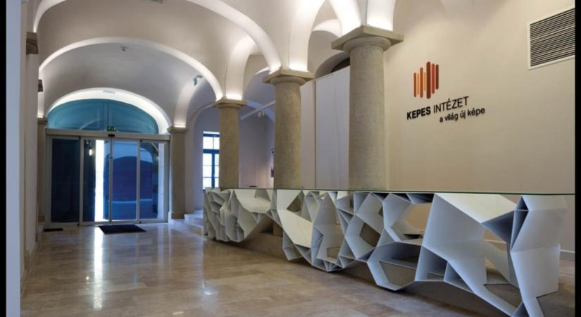 Ez nem elfogadható – állásfoglalás az egri Kepes Intézet fogadópultjának ügyében