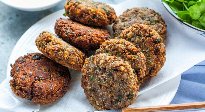 Lencsefasírt sajtkrémes mártogatóssal