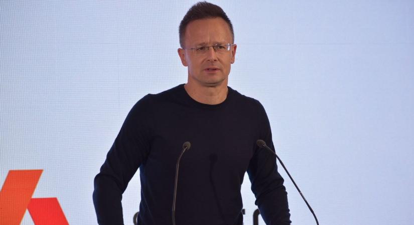 Szijjártó Péter: 3,6 milliárd forintos ipari fejlesztés érkezik Pápára