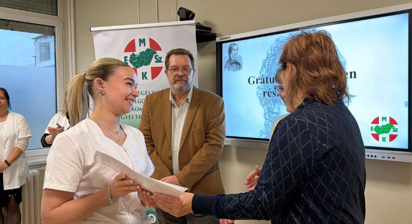 Anyai példa és egy óra: a tatabányai diáklány sikere az egészségügyi versenyen