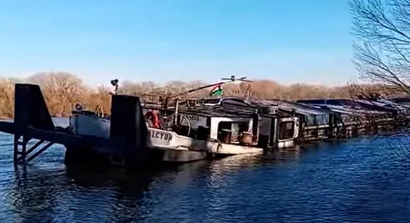 Zátonyra futott egy búzát szállító hajó Vámosszabadinál