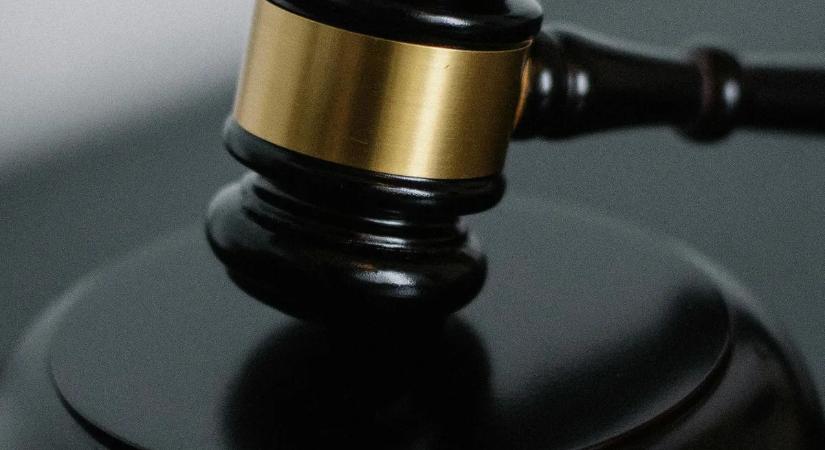 Rohant a mentő: majdnem meghalt egy 3 éves kislány a felelőtlen óvónő miatt