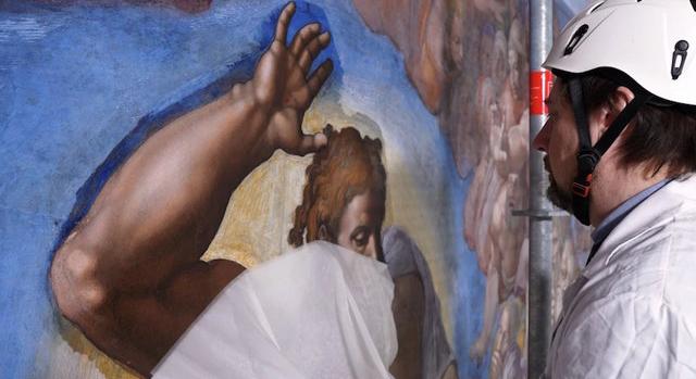 A Sixtus-kápolna freskója a látogatók párolgása miatt szorul tisztításra