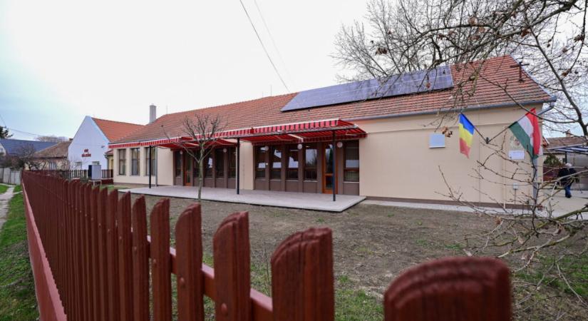 Átadták a felújított román nemzetiségi óvodát a hajdú-bihari Körösszakálban