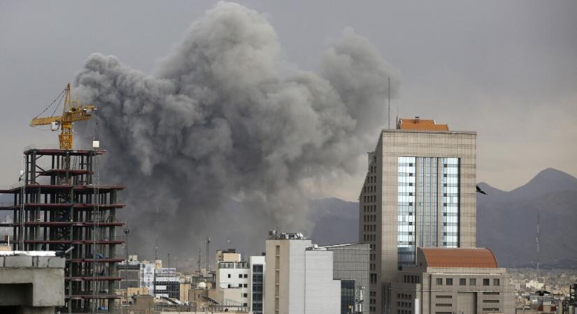 Péterfy Gergely: Mintha két hónappal az '56-os forradalom vérbefojtása után Amerika megtámadta volna a kommunistákat Magyarországon