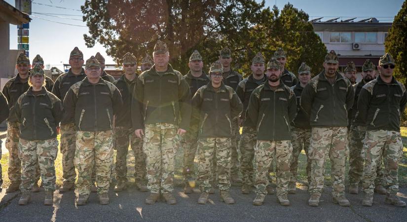 Sorakozó, elismerések, előléptetések: ilyen volt a búcsú februártól