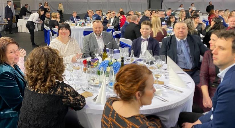 Szoboszlai is „jelen volt”: Akik nélkül a kórházi jótékonysági bál nem jöhetett volna létre