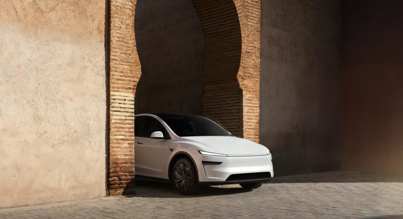 Tesla Model Y 7 személyes kivitel érkezett Magyarországra – 600 km hatótáv, óriási csomagtér, családbarát luxus
