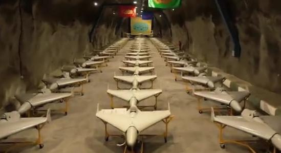 Irán föld alatti drónvárosáról került elő felvétel, ahol egész arzenál vár a bevetésre