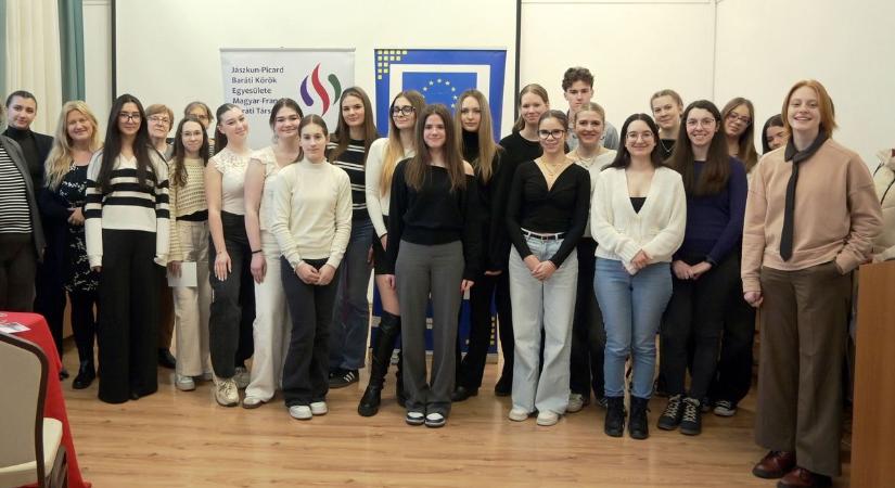 Idén is megmérettettek a diákok a francia nyelvű versenyen Szolnokon