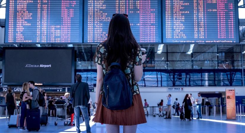 Meglepő tendencia a reptereken – gigantikus összegeket költenek a kínai turisták