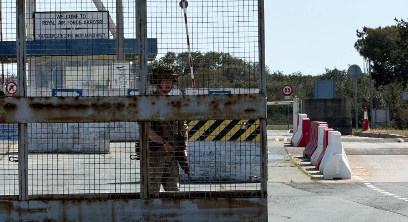 A britek szerint még mindig nem állnak háborúban Iránnal, noha a perzsák lőtték a bázisukat Cipruson