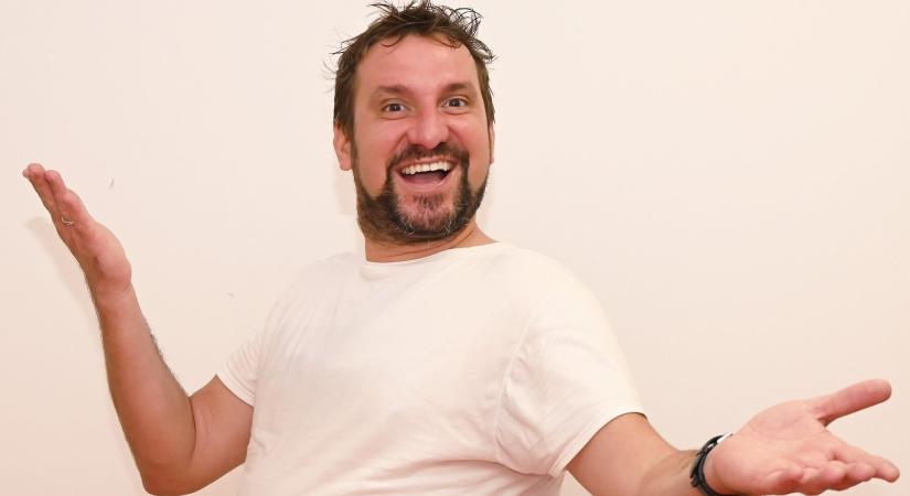 Tóth Edu kiakadt egy légitársaságon: „Még mindig árultok jegyeket egy olyan repülőre, ami egy olyan reptérre érkezik meg, amit lőnek”