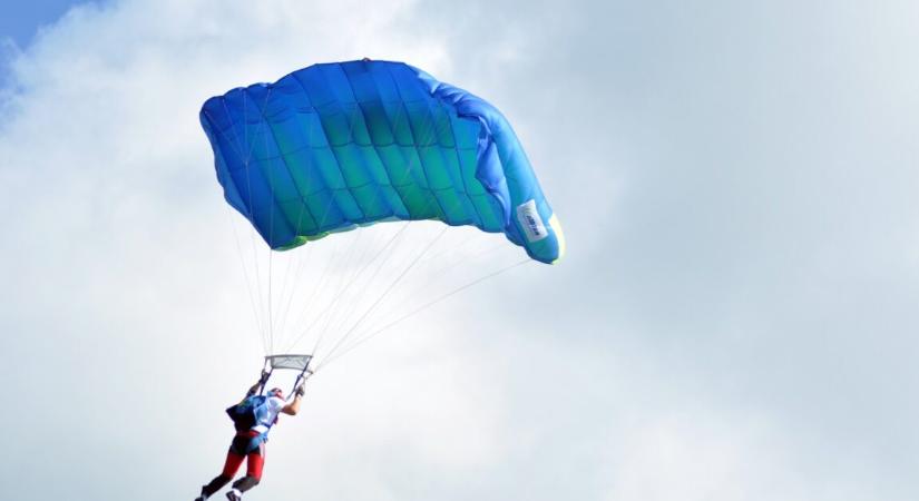 Három ejtőernyős halt meg ugyanazon a repülőtéren egy éven belül