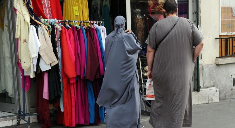 Migránsok fenyegették meg a Mandiner stábját Berlinben (VIDEÓ)