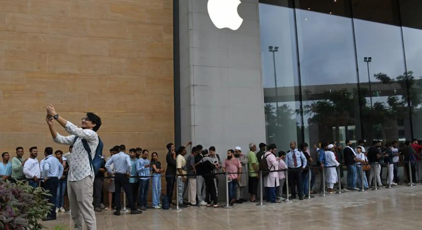 Megérkezett az Apple legújabb pénztárcabarát okostelefonja, az iPhone 17e