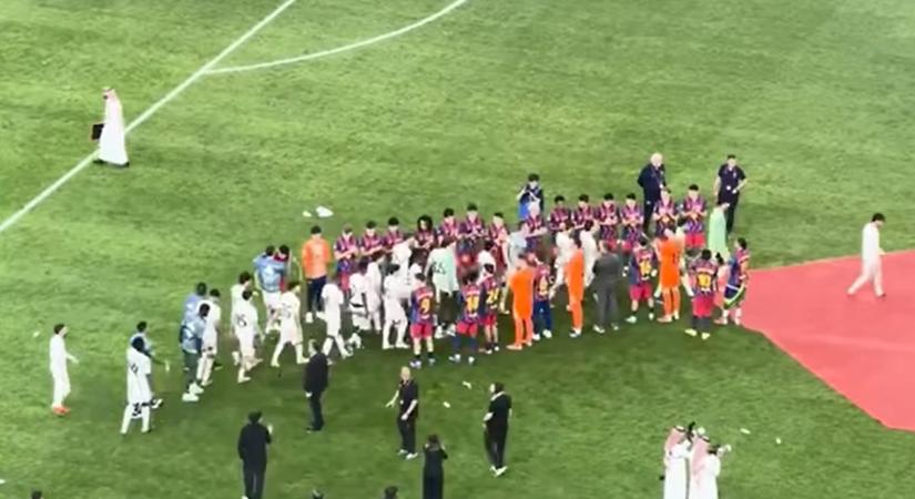 Nincs helye a Real Madridban, mennie kell a válogatott csatárnak